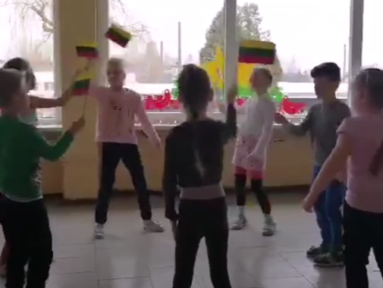 Šančių mokyklos šokių studija sveikina TĖVYNĘ