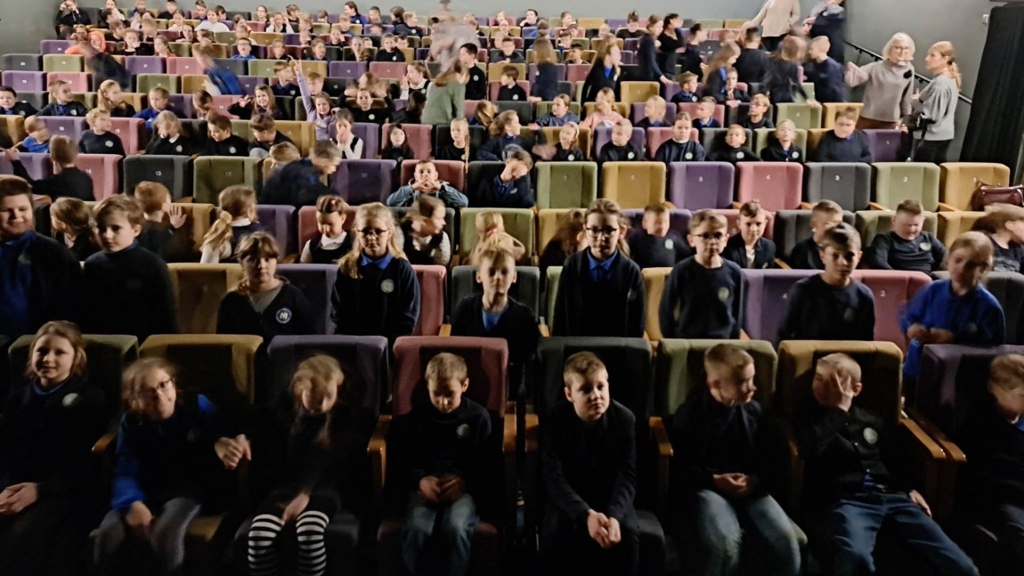 Pradinių klasių mokiniai Kauno valstybiniame lėlių teatre