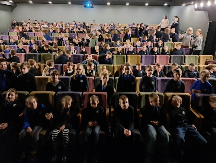 Pradinių klasių mokiniai Kauno valstybiniame lėlių teatre